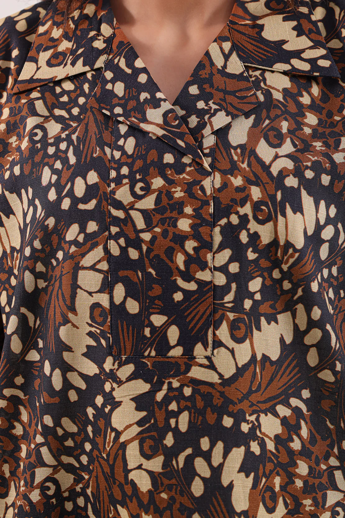 Printed Khaddar Stitched 2 Piece (Shirt/Trouser) - Image 6