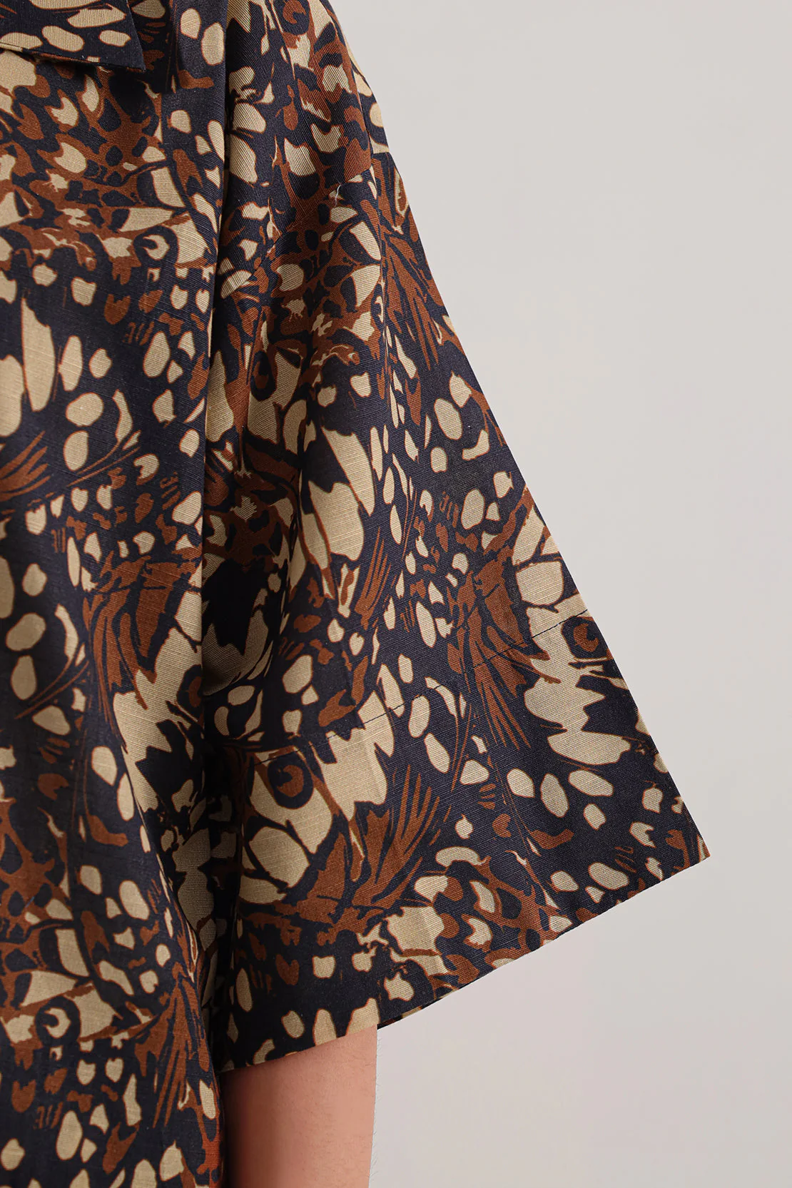 Printed Khaddar Stitched 2 Piece (Shirt/Trouser) - Image 7