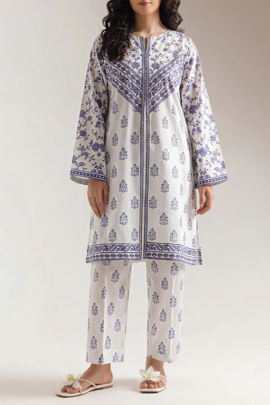 Printed Khaddar Stitched 2 Piece (Shirt/Trouser) - Image 2