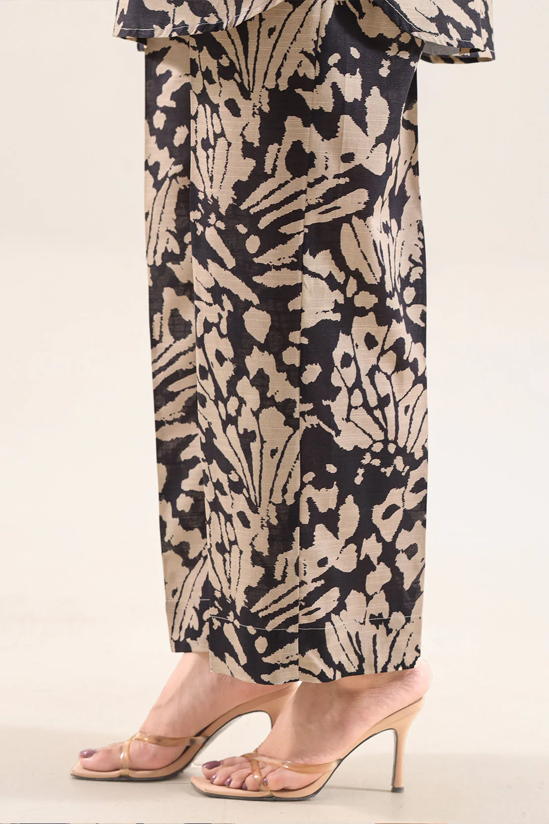 Printed Khaddar Stitched 2 Piece (Shirt/Trouser) - Image 6