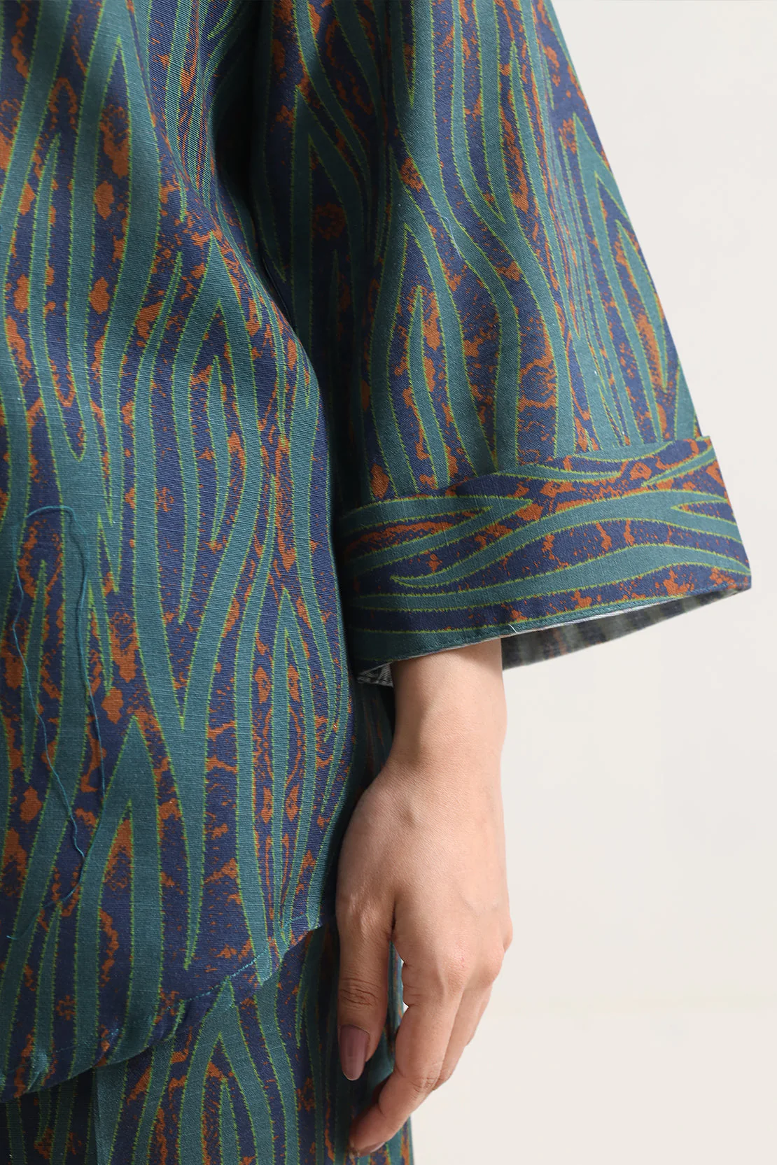 Printed Khaddar Stitched 2 Piece (Shirt/Trouser) - Image 4