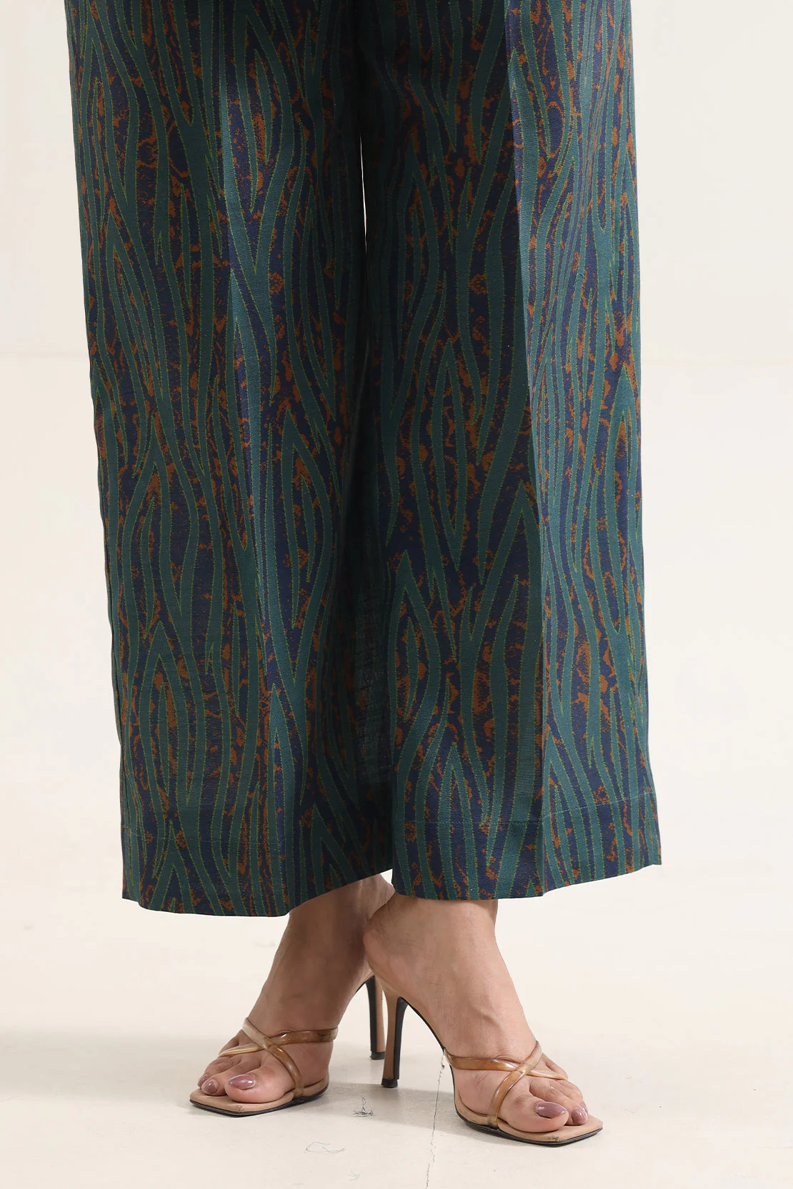 Printed Khaddar Stitched 2 Piece (Shirt/Trouser) - Image 5