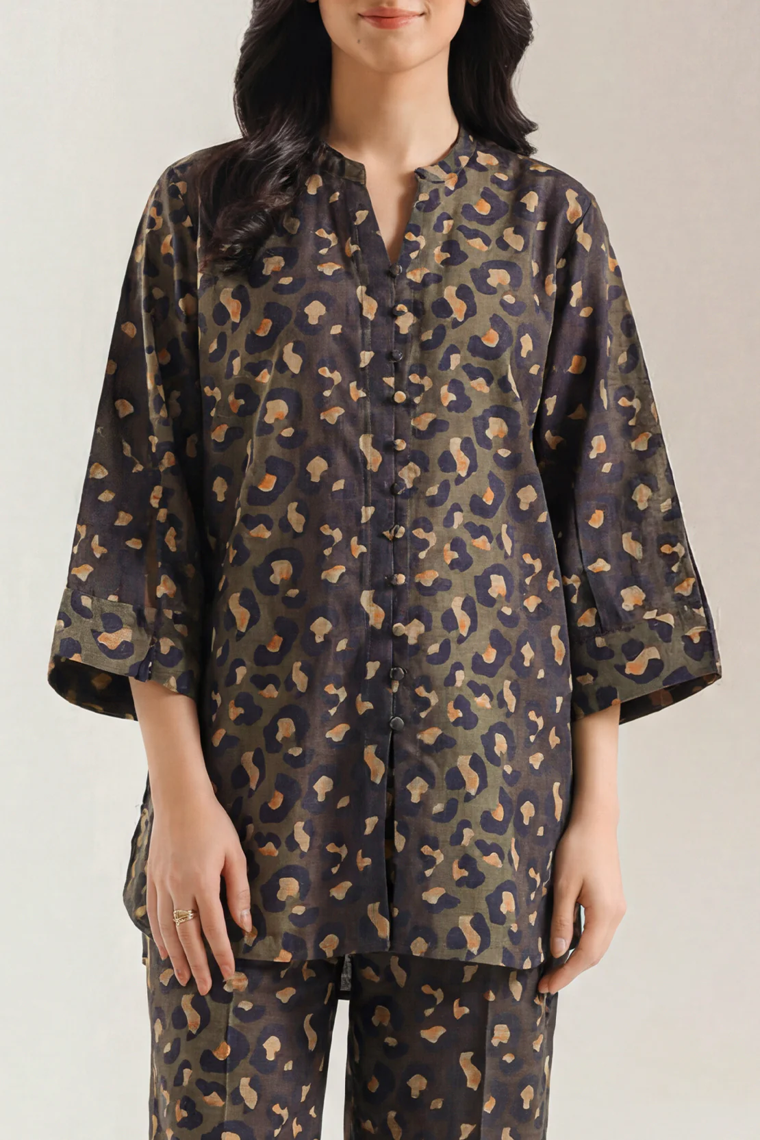Printed Khaddar Stitched 2 Piece (Shirt/Trouser) - Image 2