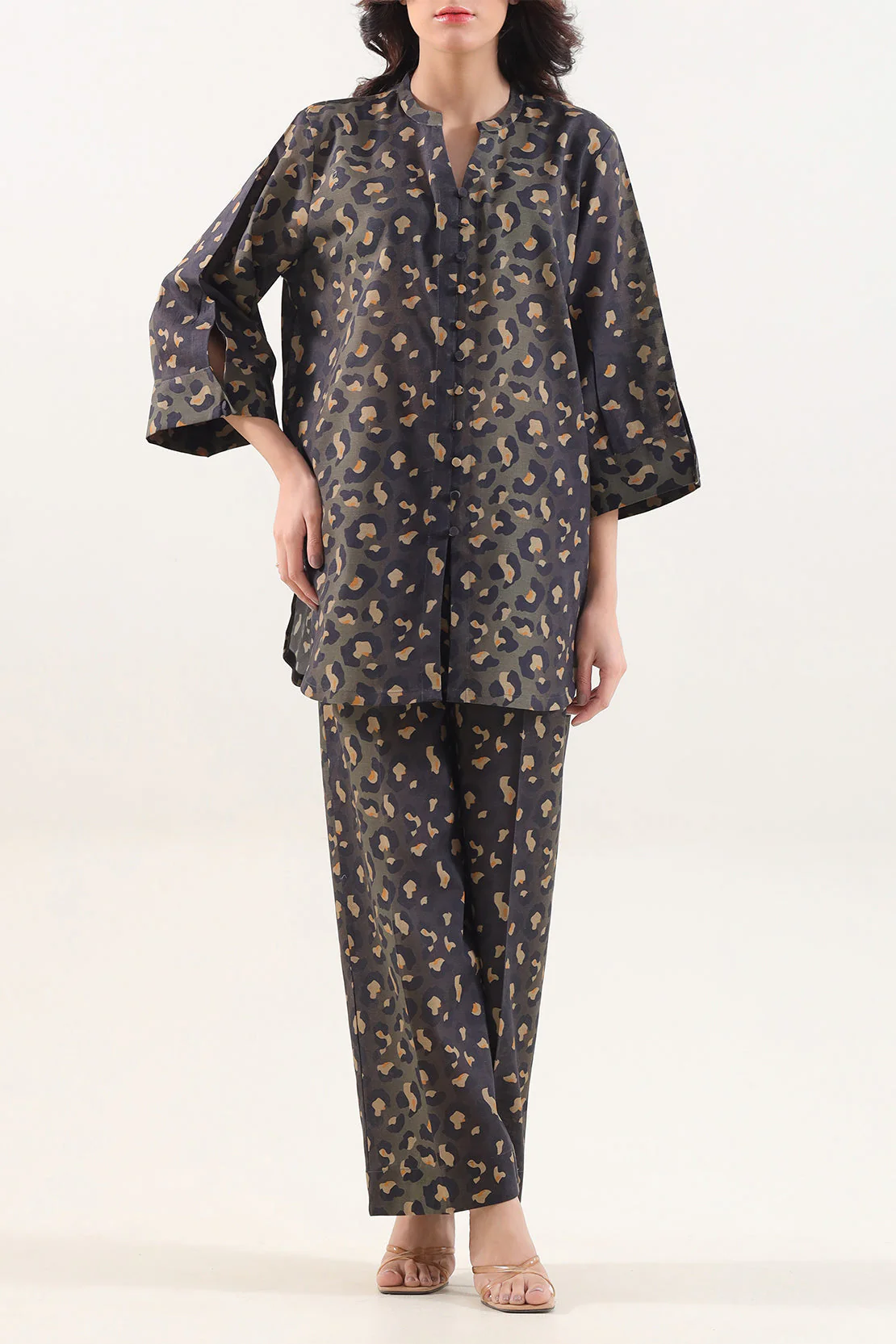Printed Khaddar Stitched 2 Piece (Shirt/Trouser) - Image 3