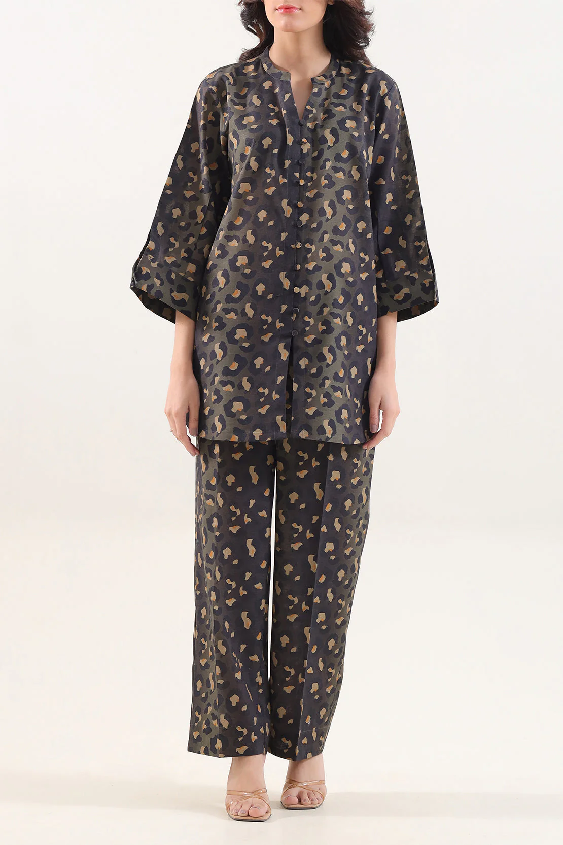 Printed Khaddar Stitched 2 Piece (Shirt/Trouser) - Image 4