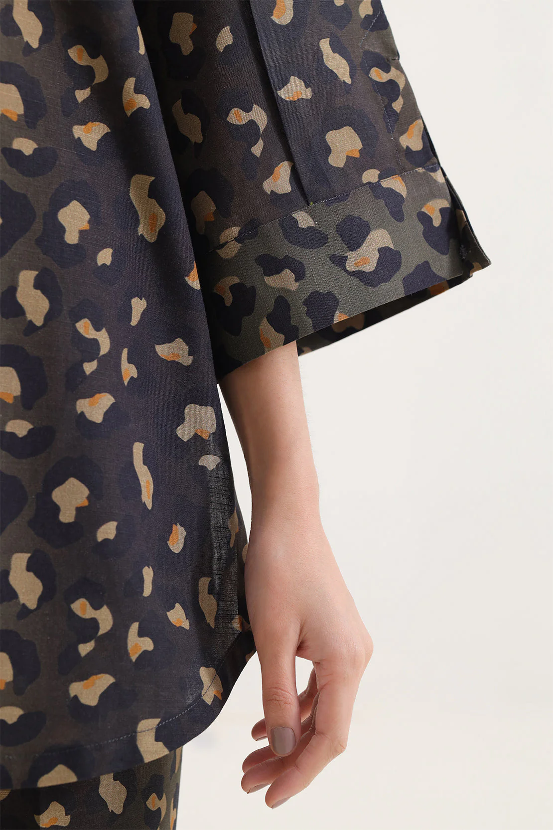 Printed Khaddar Stitched 2 Piece (Shirt/Trouser) - Image 7
