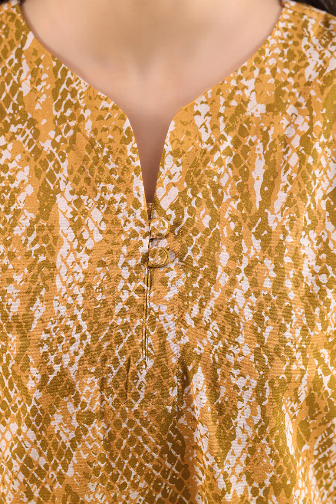 Printed Khaddar Stitched 2 Piece (Shirt/Trouser) - Image 3