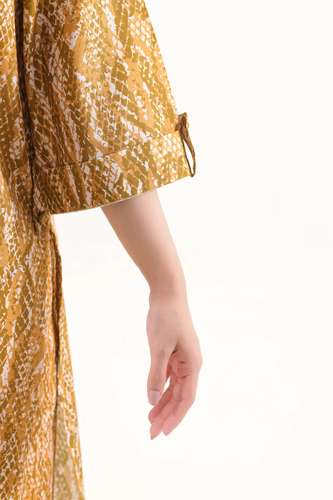 Printed Khaddar Stitched 2 Piece (Shirt/Trouser) - Image 4