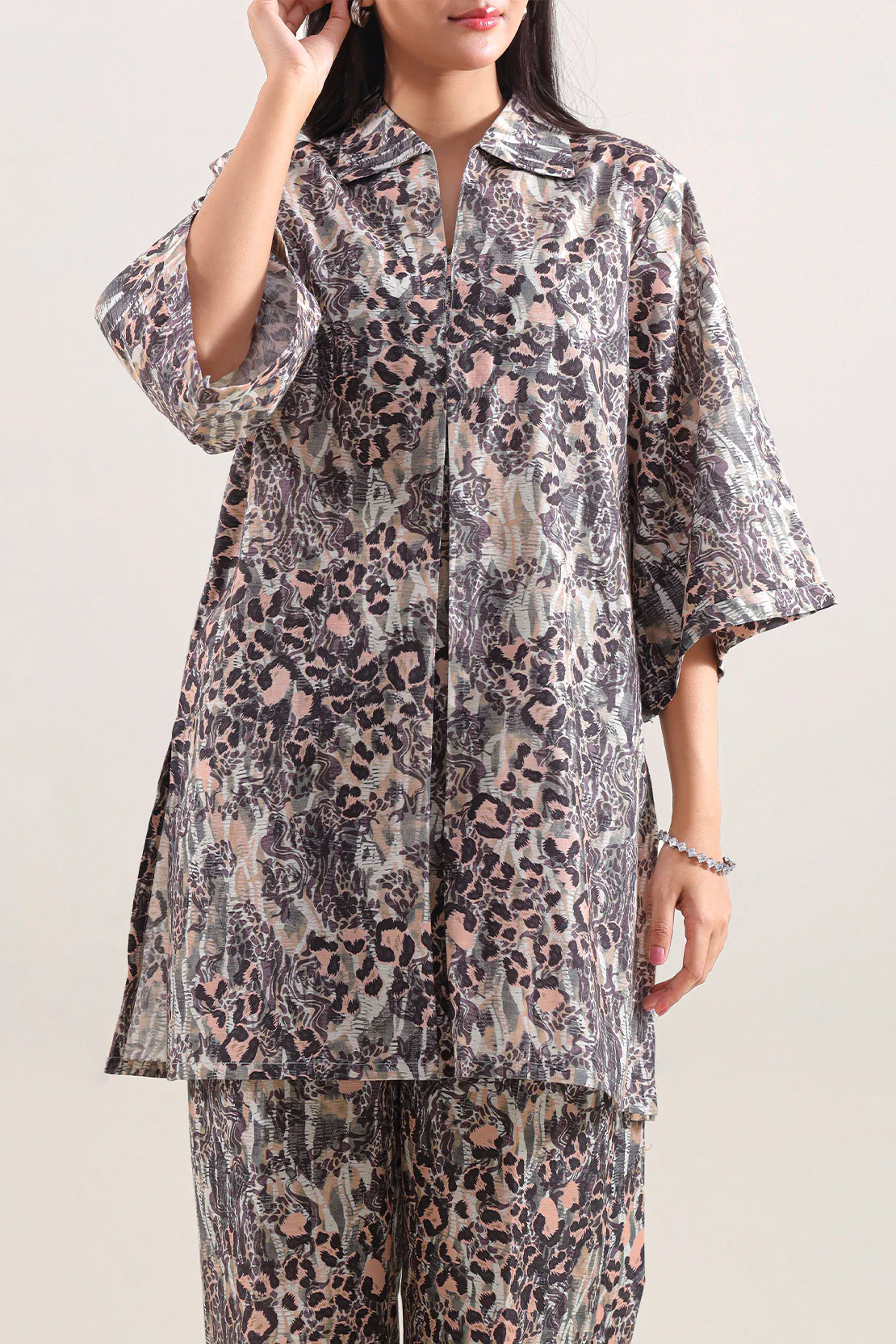 Printed Khaddar Stitched 2 Piece (Shirt/Trouser) - Image 3