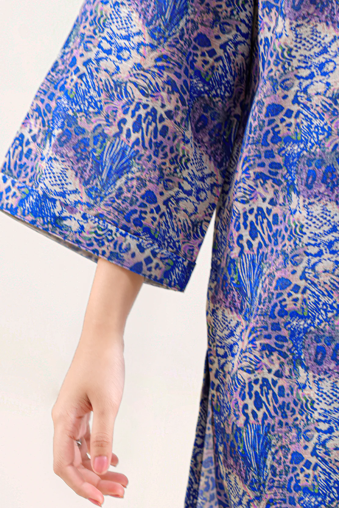 Printed Khaddar Stitched 2 Piece (Shirt/Trouser) - Image 4