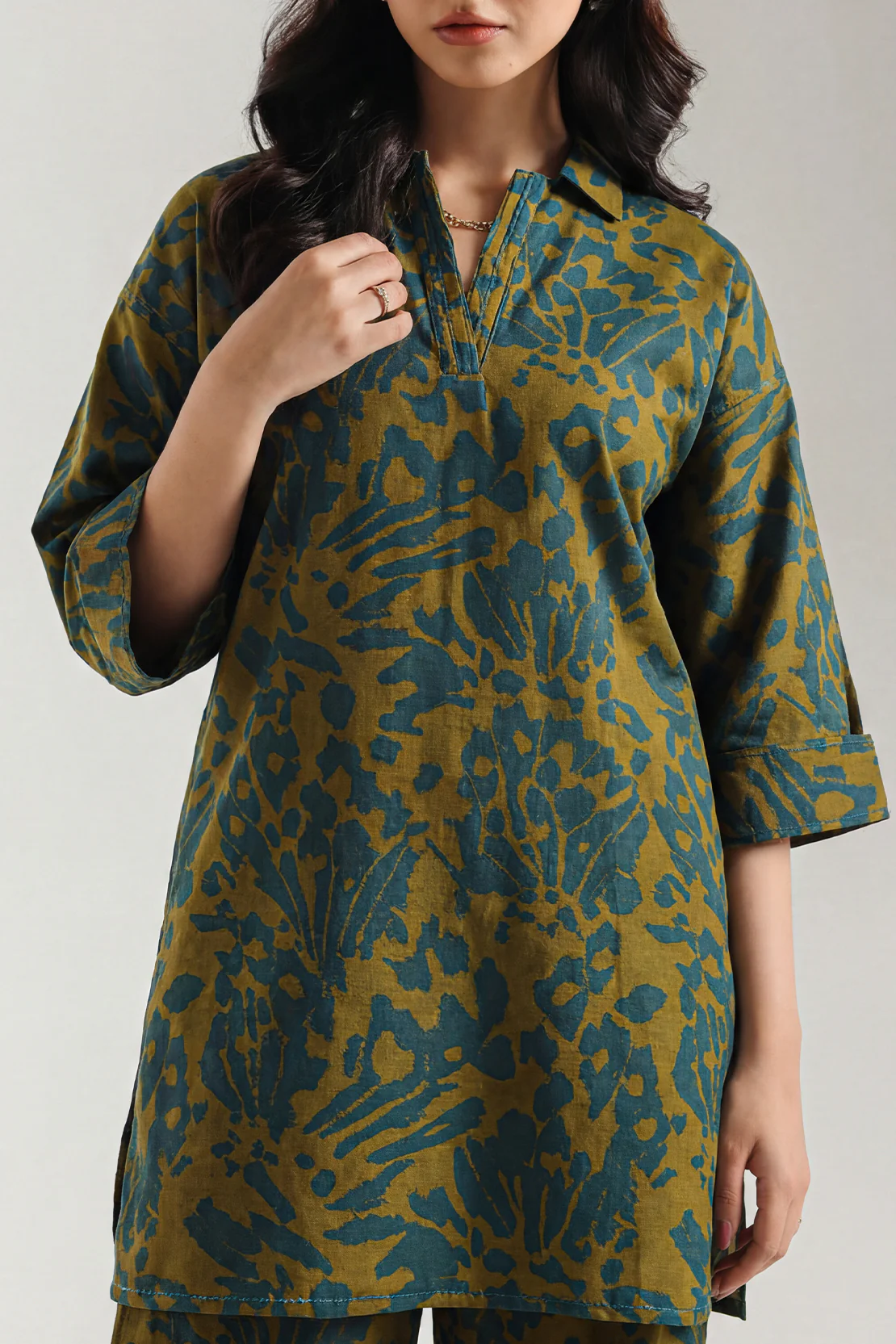 Printed Khaddar Stitched 2 Piece (Shirt/Trouser) - Image 2