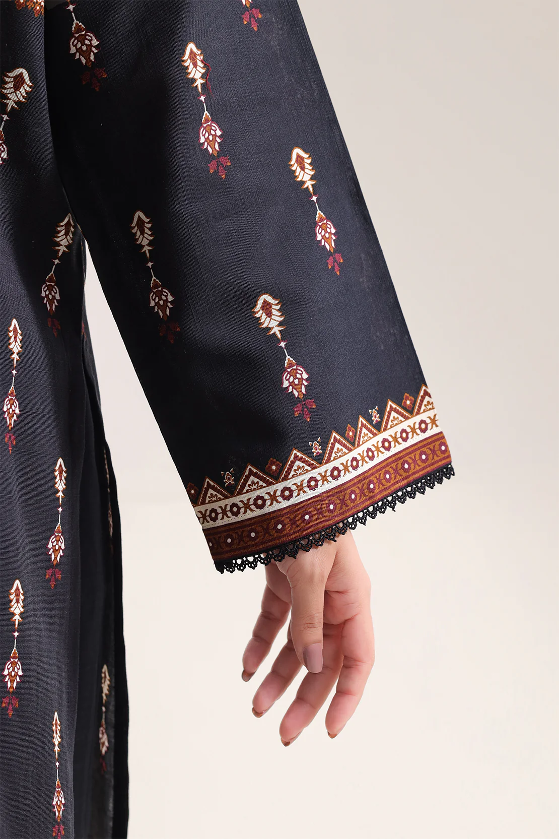 Printed Khaddar Stitched 2 Piece (Shirt/Trouser) - Image 4