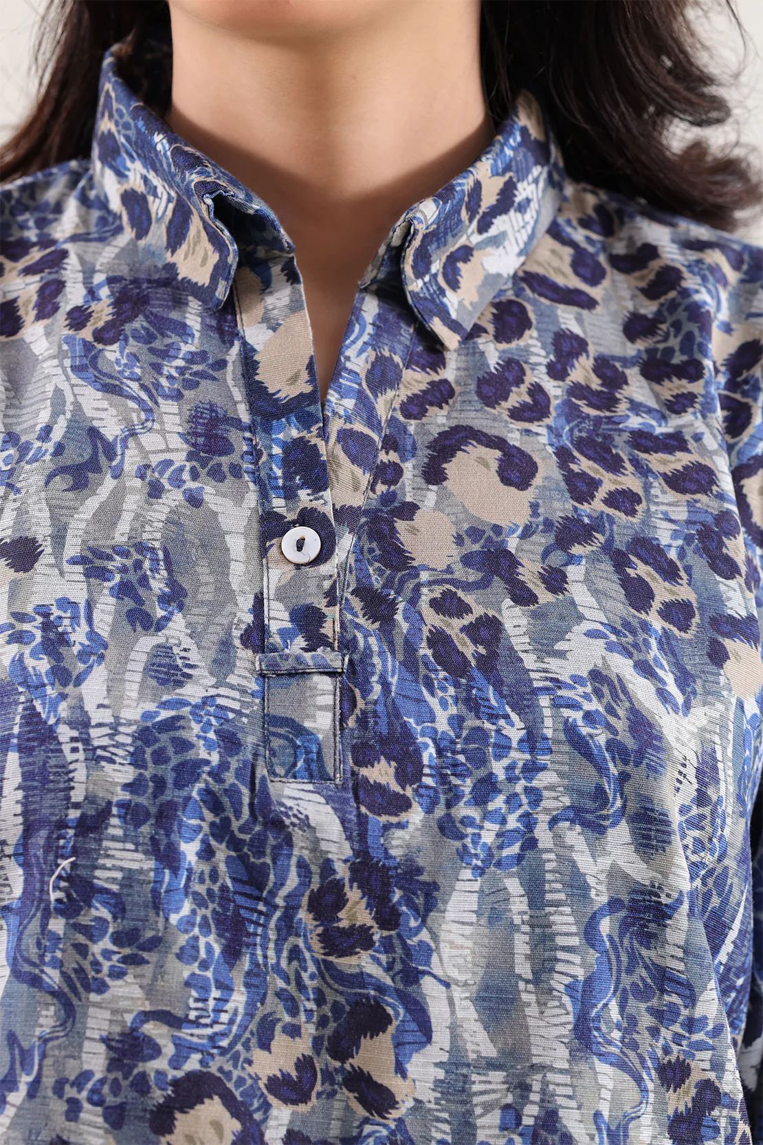 Printed Khaddar Stitched 2 Piece (Shirt/Trouser) - Image 4