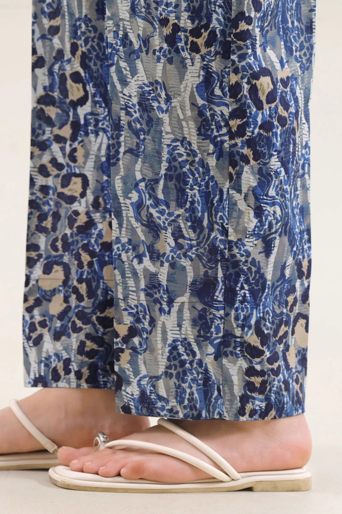 Printed Khaddar Stitched 2 Piece (Shirt/Trouser) - Image 8