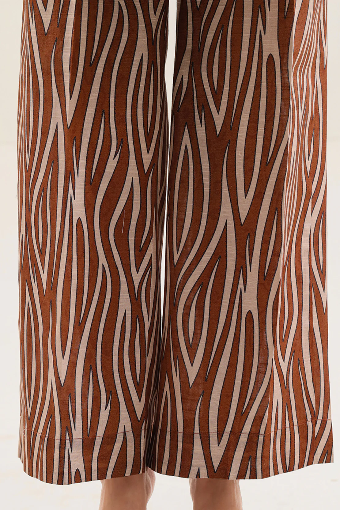 Printed Khaddar Stitched 2 Piece (Shirt/Trouser) - Image 5
