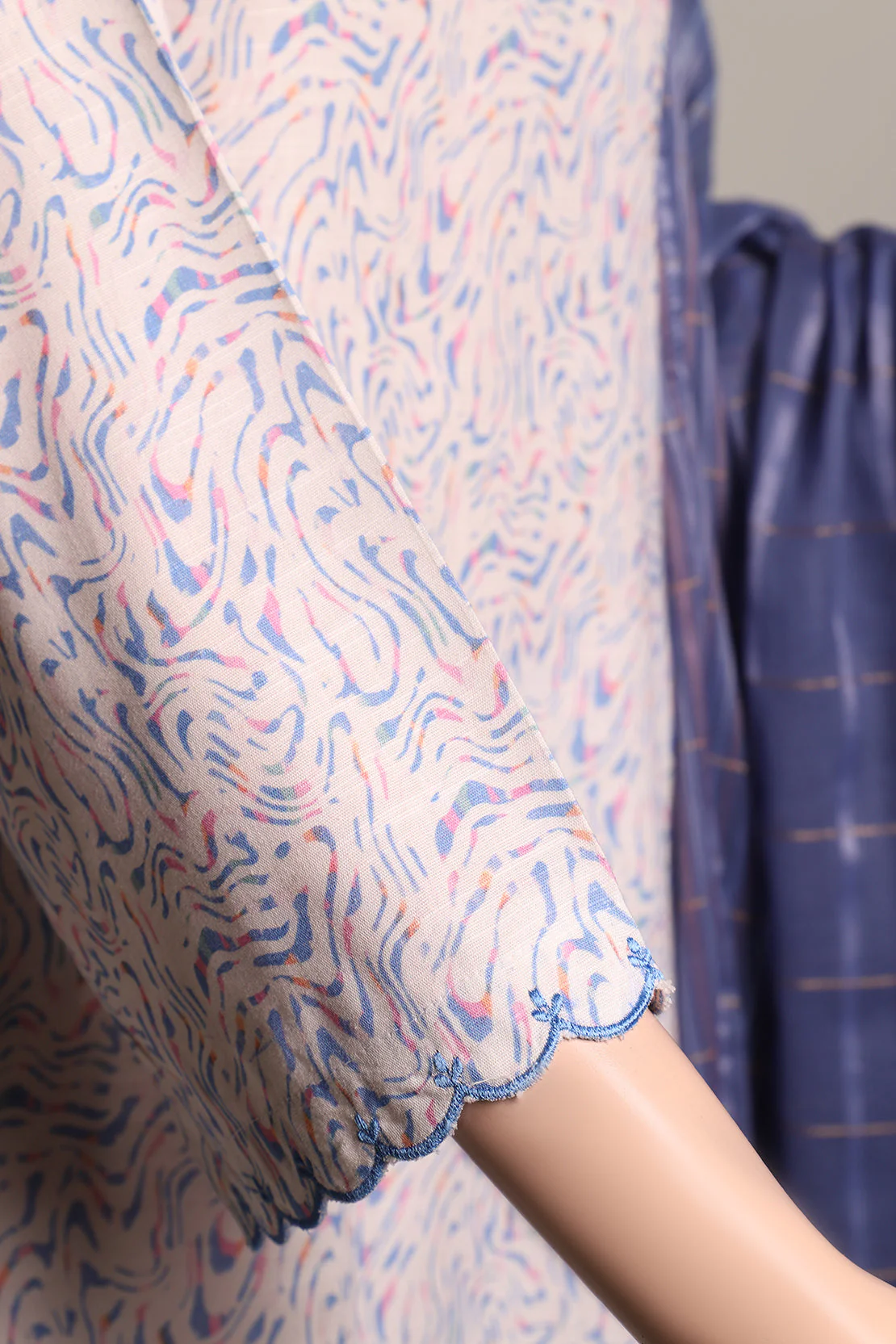 Printed Khaddar Stitched 3 Piece - Image 4
