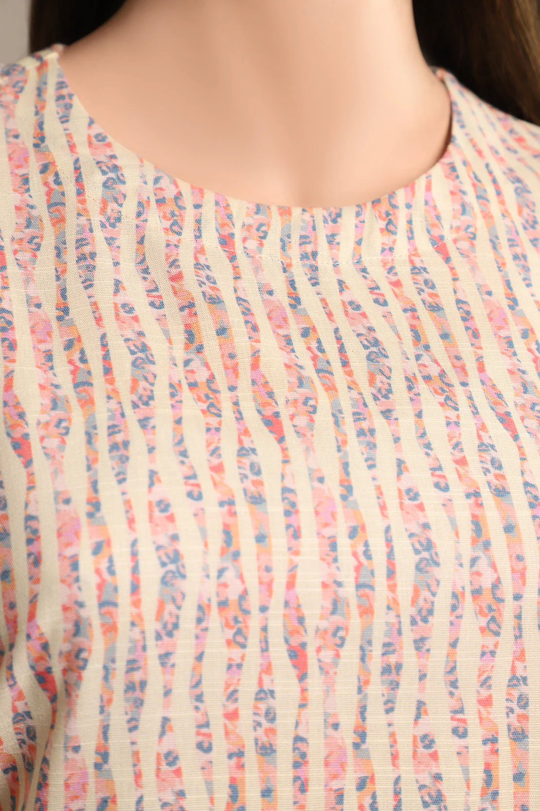 Printed Khaddar Stitched 3 Piece - Image 2