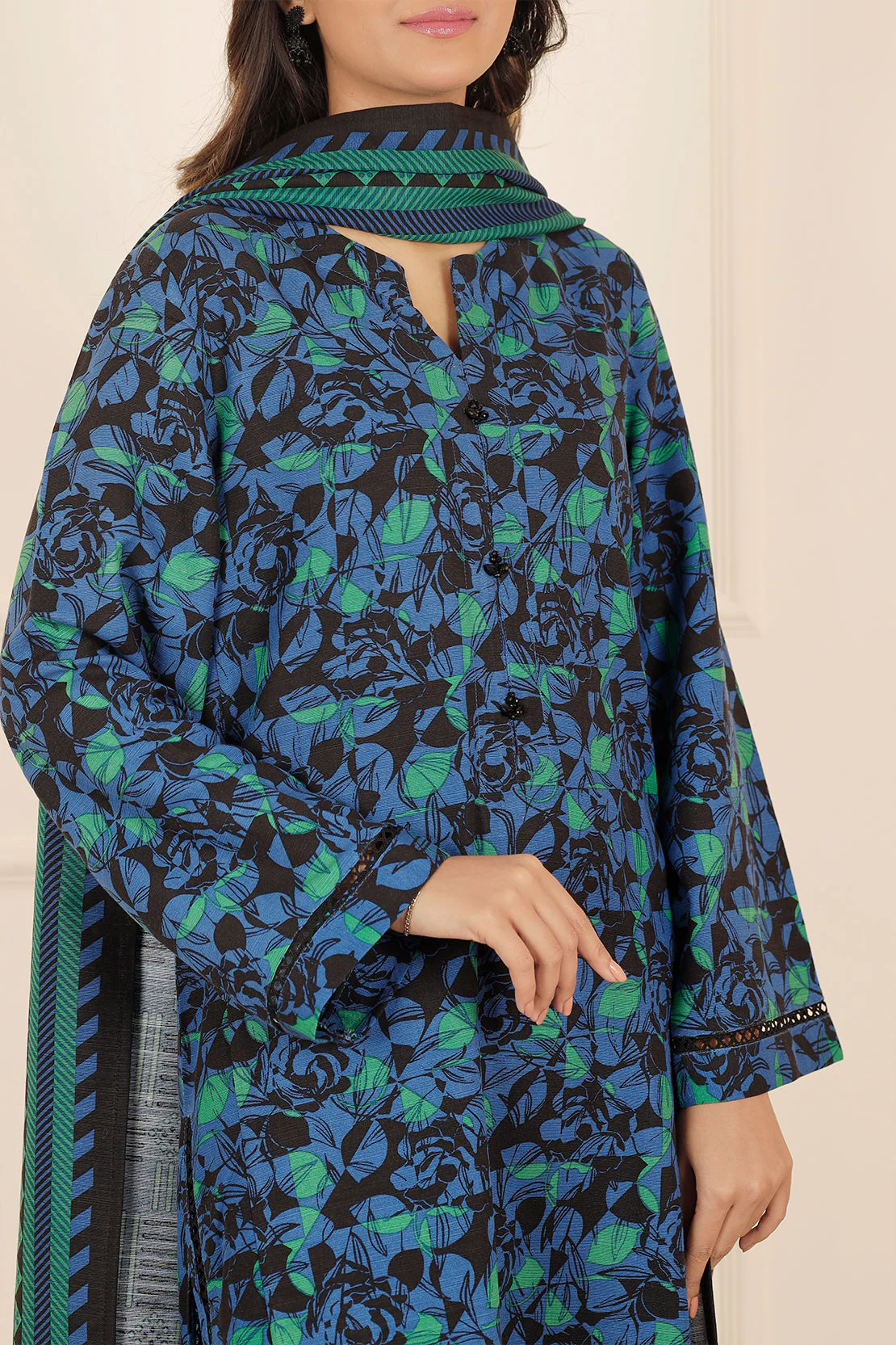 Printed Khaddar Stitched 3 Piece - Image 4