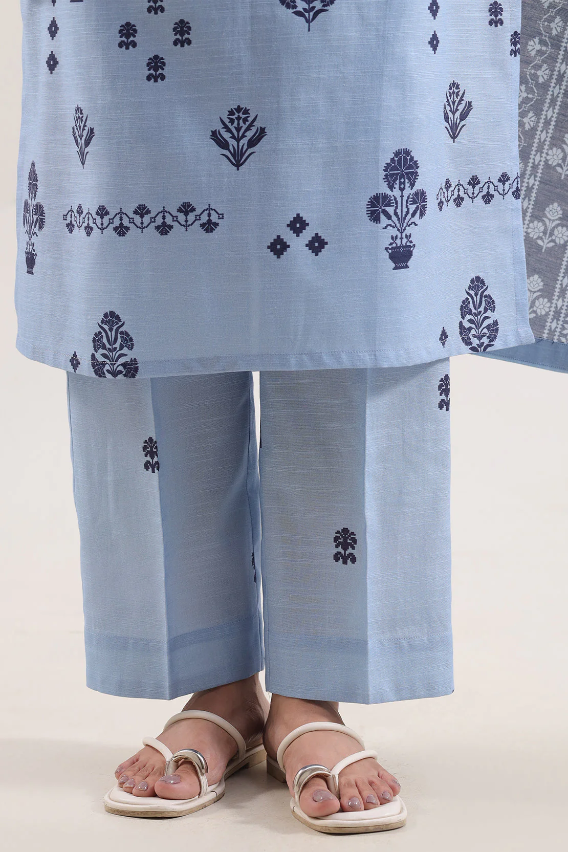 Printed Khaddar Stitched 3 Piece - Image 5