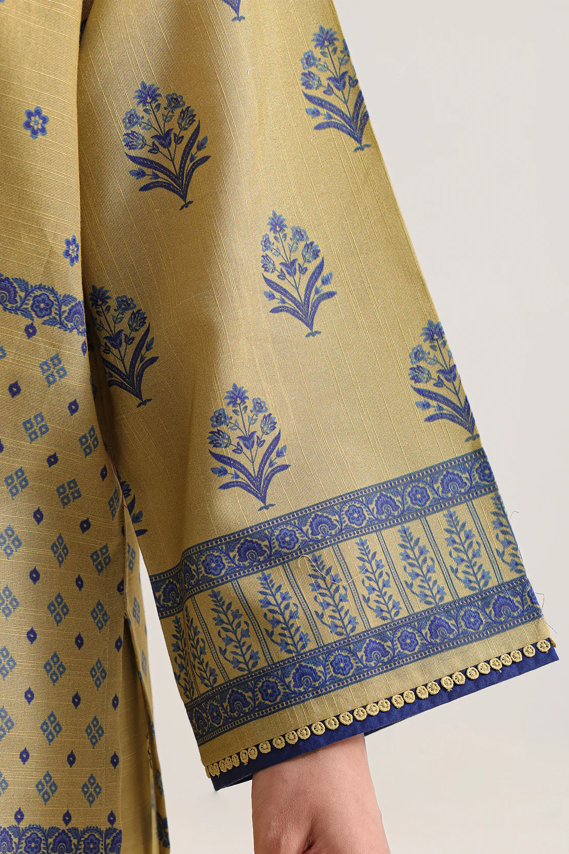 Printed Khaddar Stitched 3 Piece - Image 4