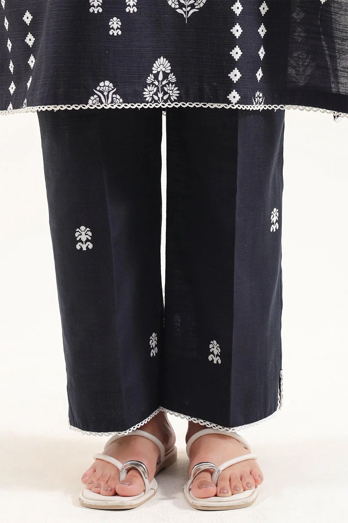 Printed Khaddar Stitched 3 Piece - Image 6