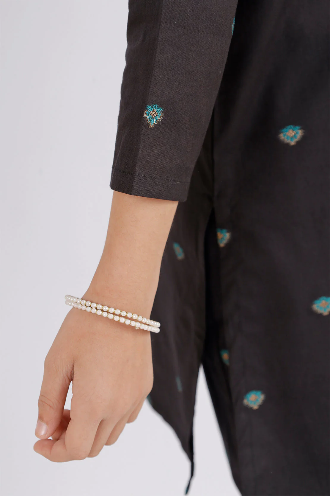 Printed Khaddar Stitched Shirt/trouser For Kids - Image 4