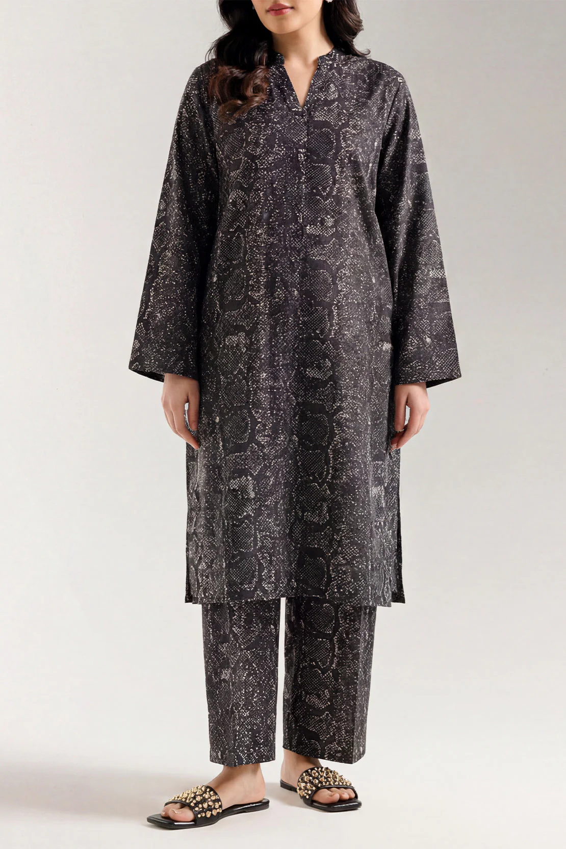 Printed Khaddar Stitched Shirt - Image 2