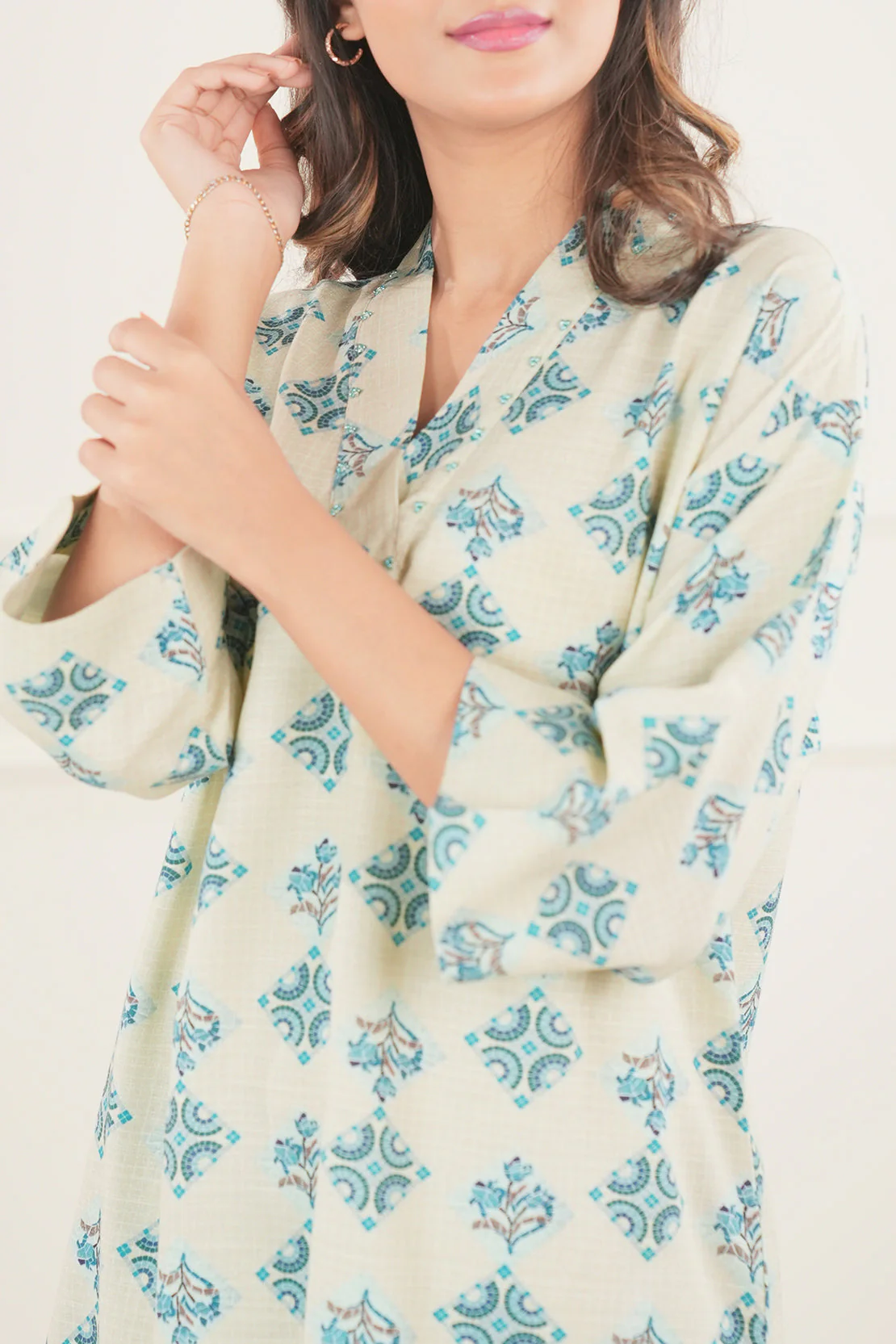 Printed Khaddar Viscose Stitched Shirt - Image 5