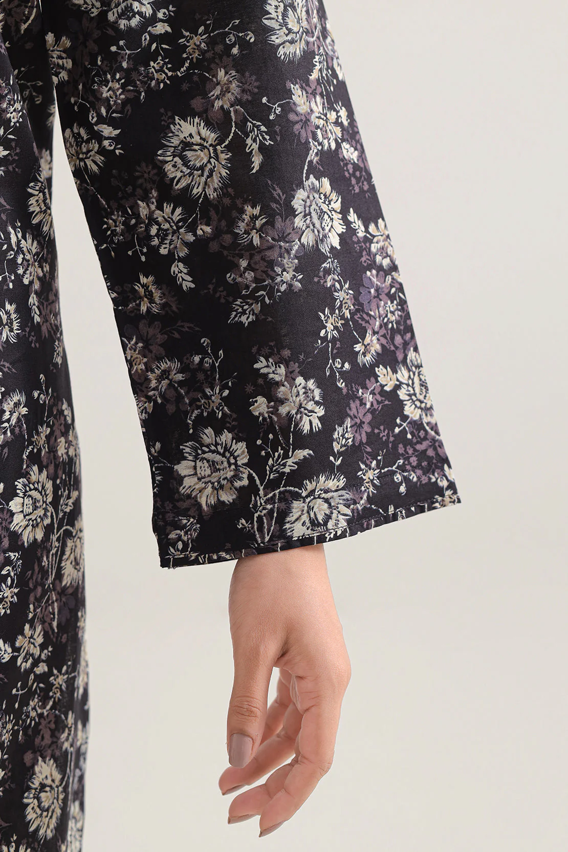 Printed Lawn Stitched 2 Piece (Shirt/Dupatta) - Image 4