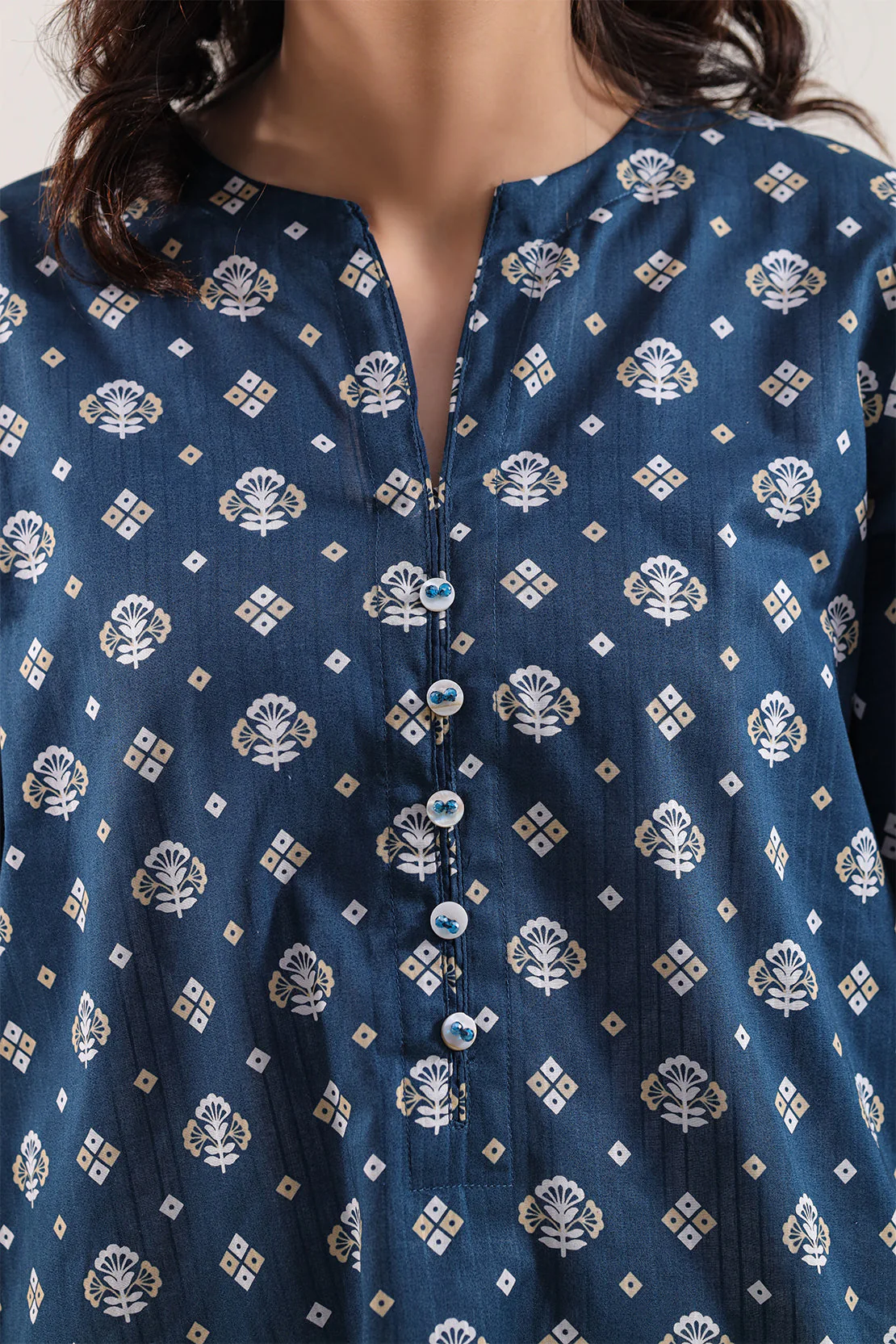 Printed Lawn Stitched 2 Piece (Shirt/Dupatta) - Image 3