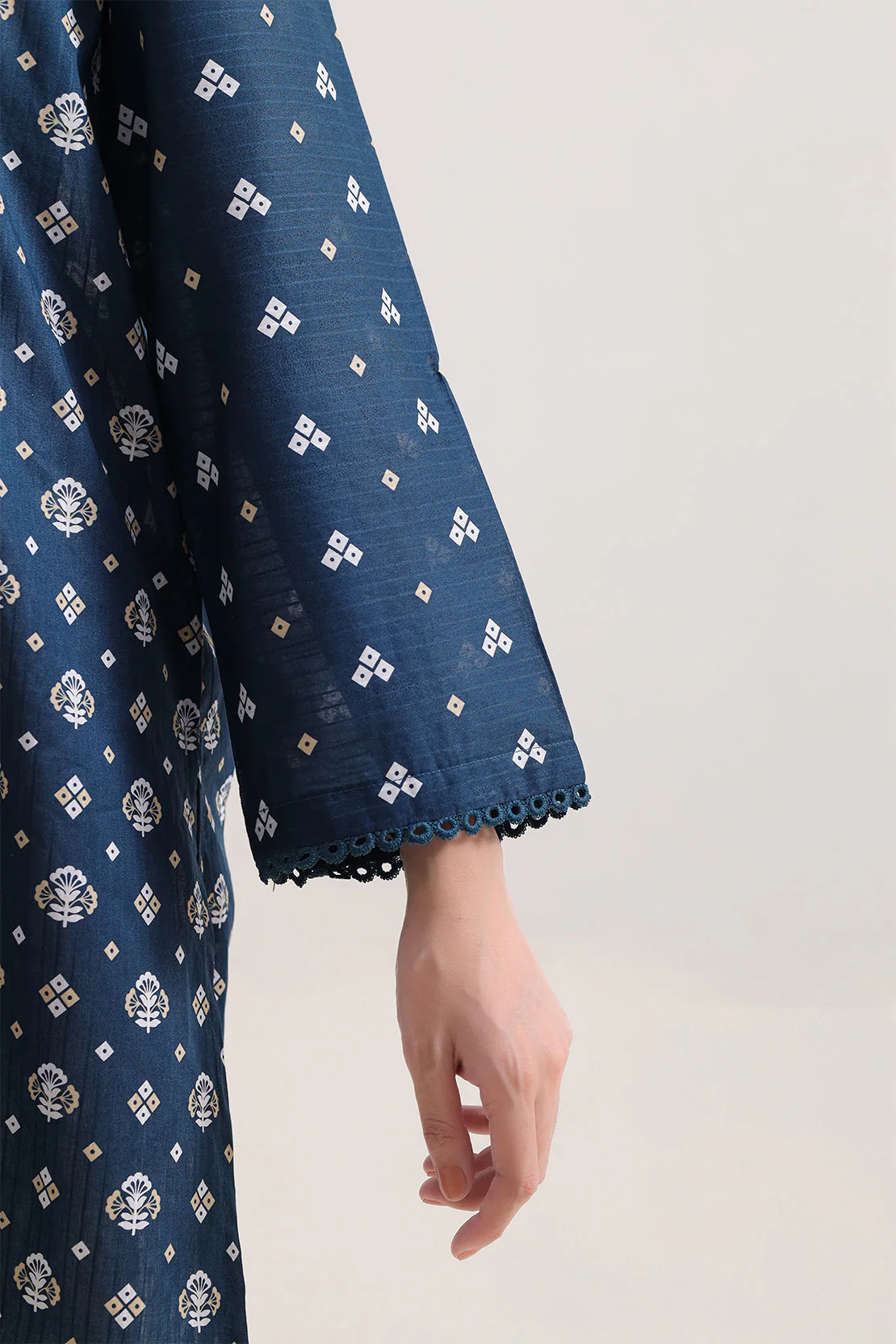 Printed Lawn Stitched 2 Piece (Shirt/Dupatta) - Image 4