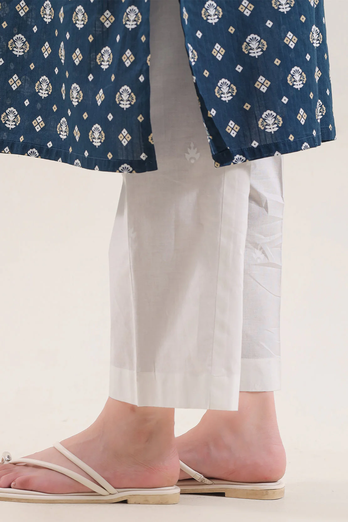 Printed Lawn Stitched 2 Piece (Shirt/Dupatta) - Image 5