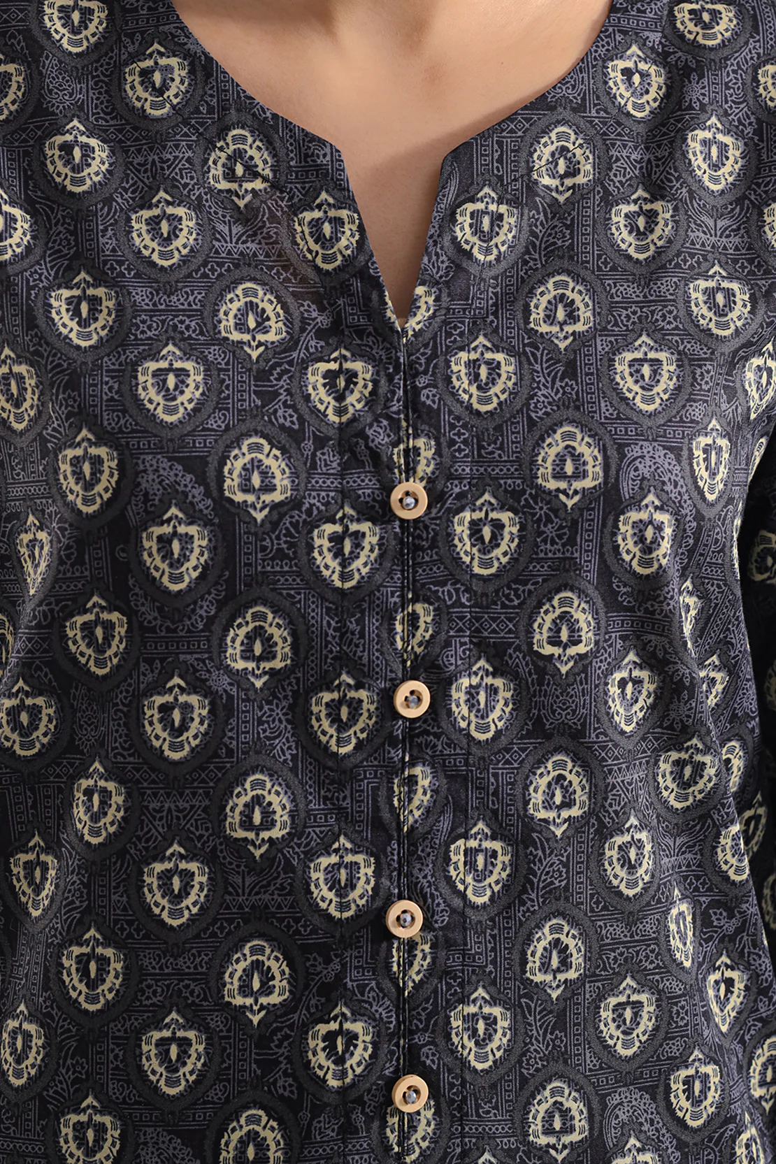 Printed Lawn Stitched 2 Piece (Shirt/Trouser) - Image 4