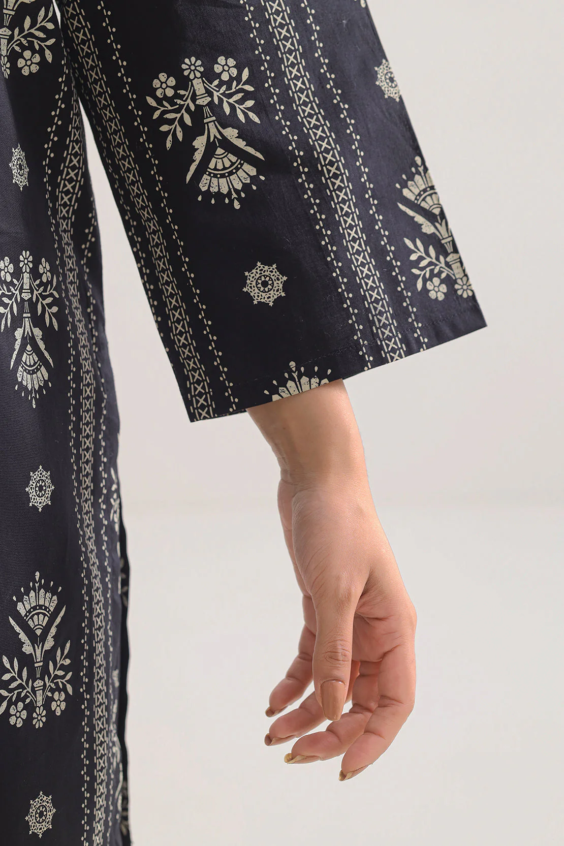Printed Lawn Stitched 2 Piece (Shirt/Trouser) - Image 4