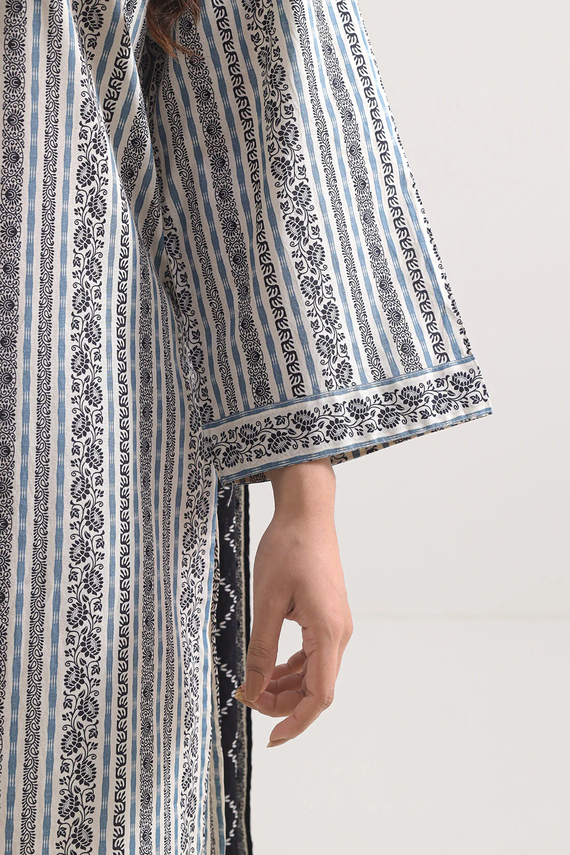 Printed Lawn Stitched 3 Piece - Image 4
