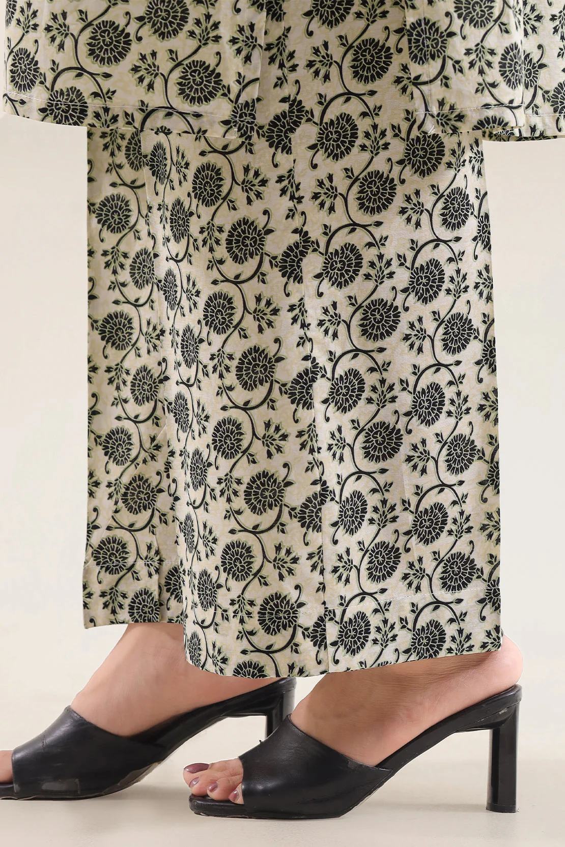 Printed Lawn Stitched 3 Piece - Image 6