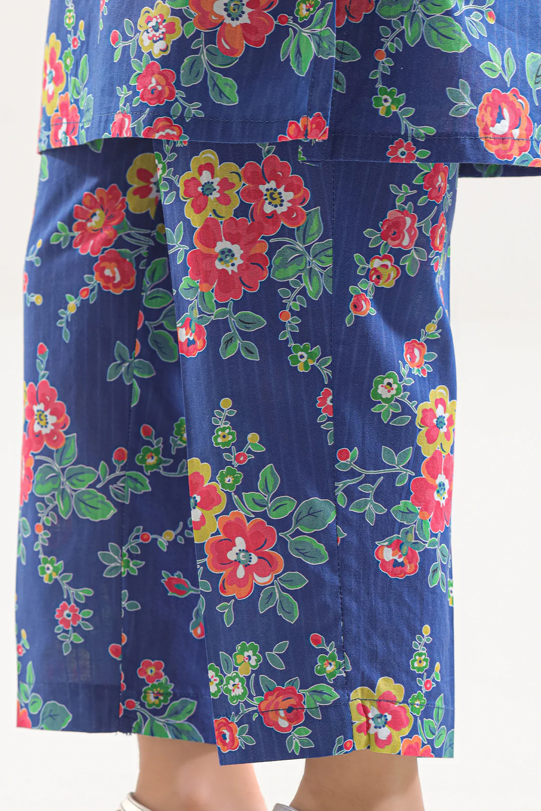 Printed Strip Lawn Stitched 2 Piece (Shirt/Trouser) For Kids - Image 6