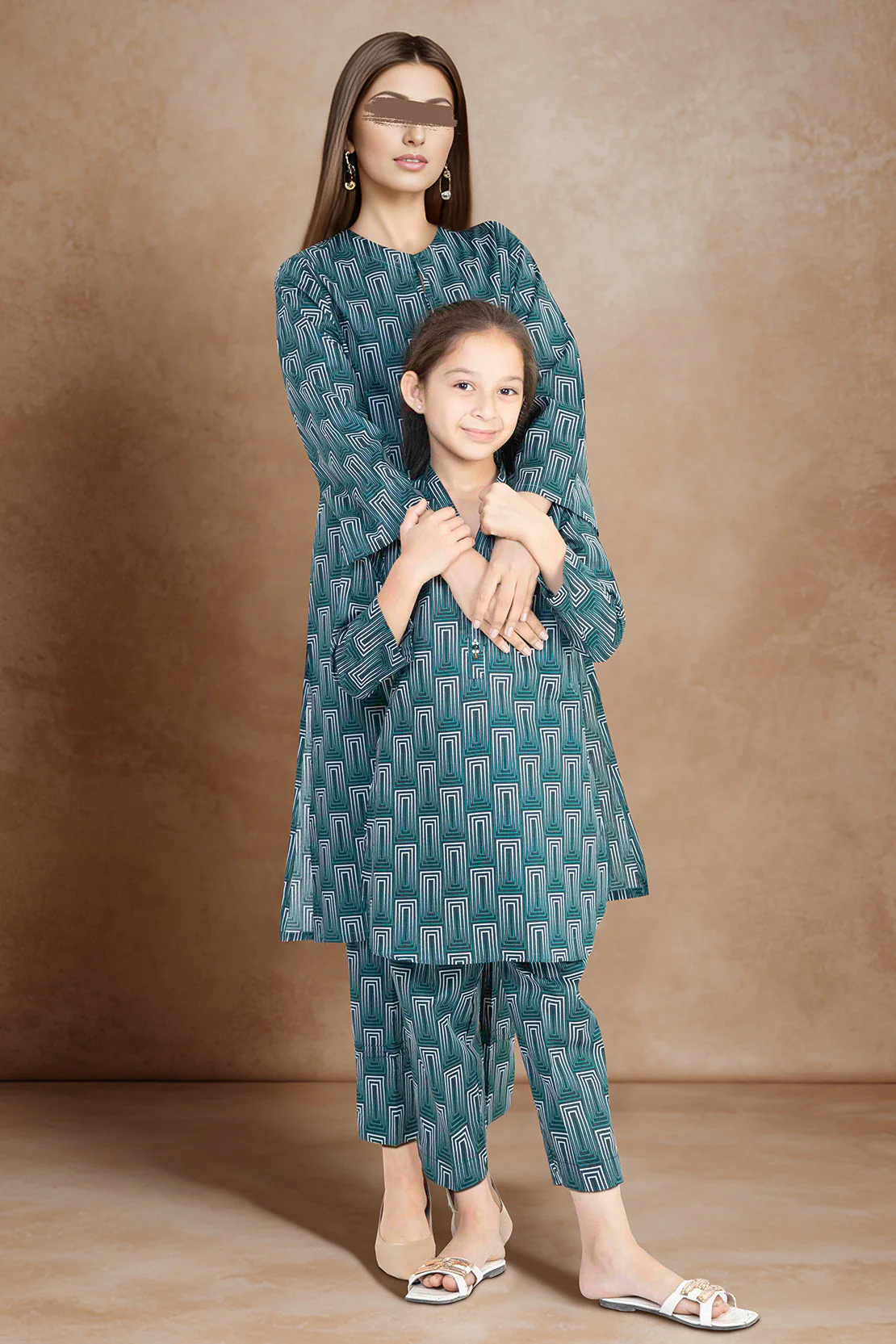 SAYA's Printed Cambric Stitched Mom And Daughter - Image 2