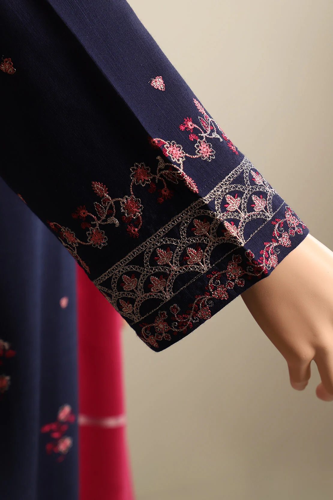 Solid+Embroidered Khaddar Stitched 2 Piece Shirt Dupatta - Image 4
