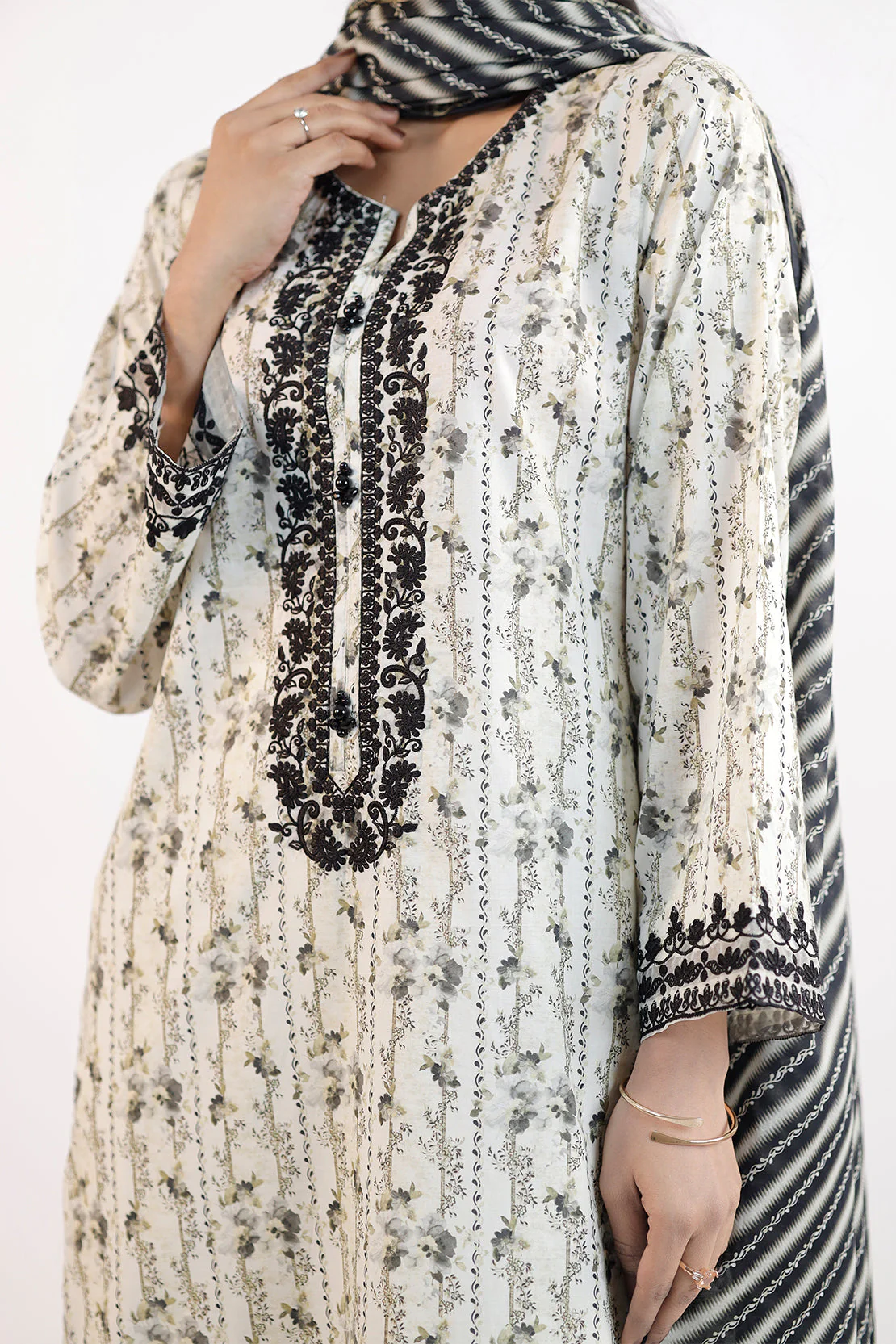 Stitched Printed Embroidered Lawn 3 Piece - Image 3