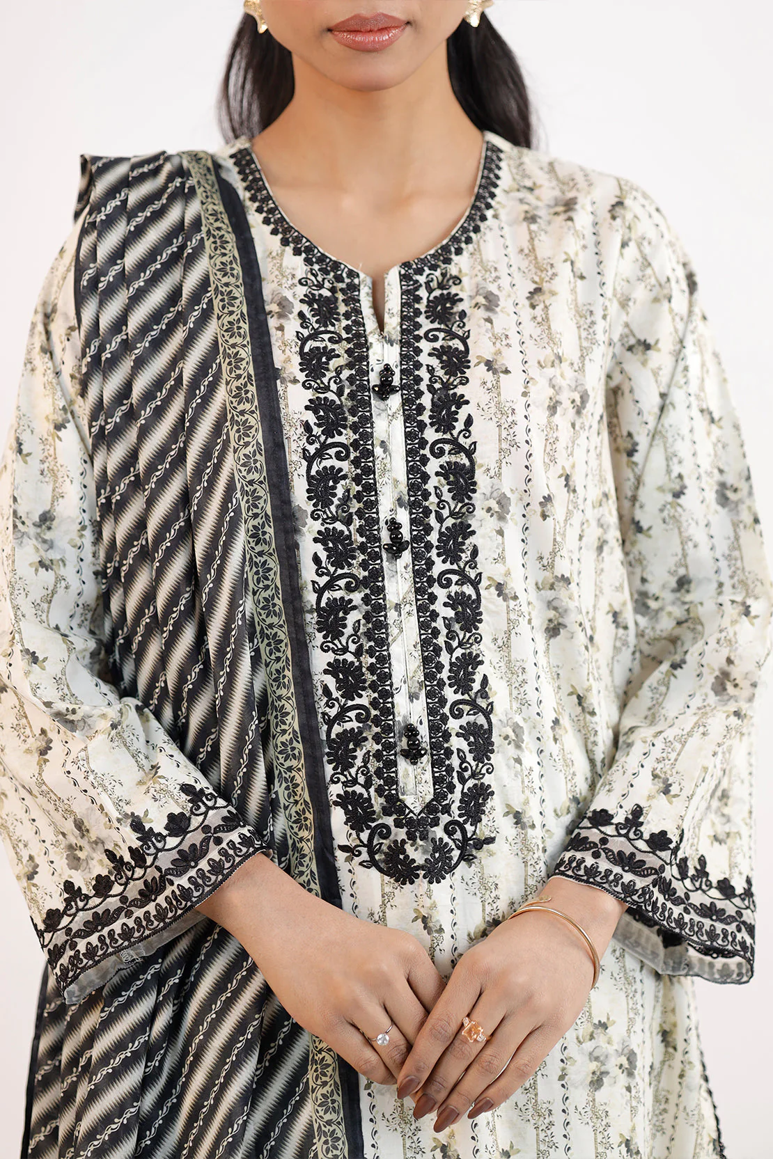 Stitched Printed Embroidered Lawn 3 Piece - Image 4