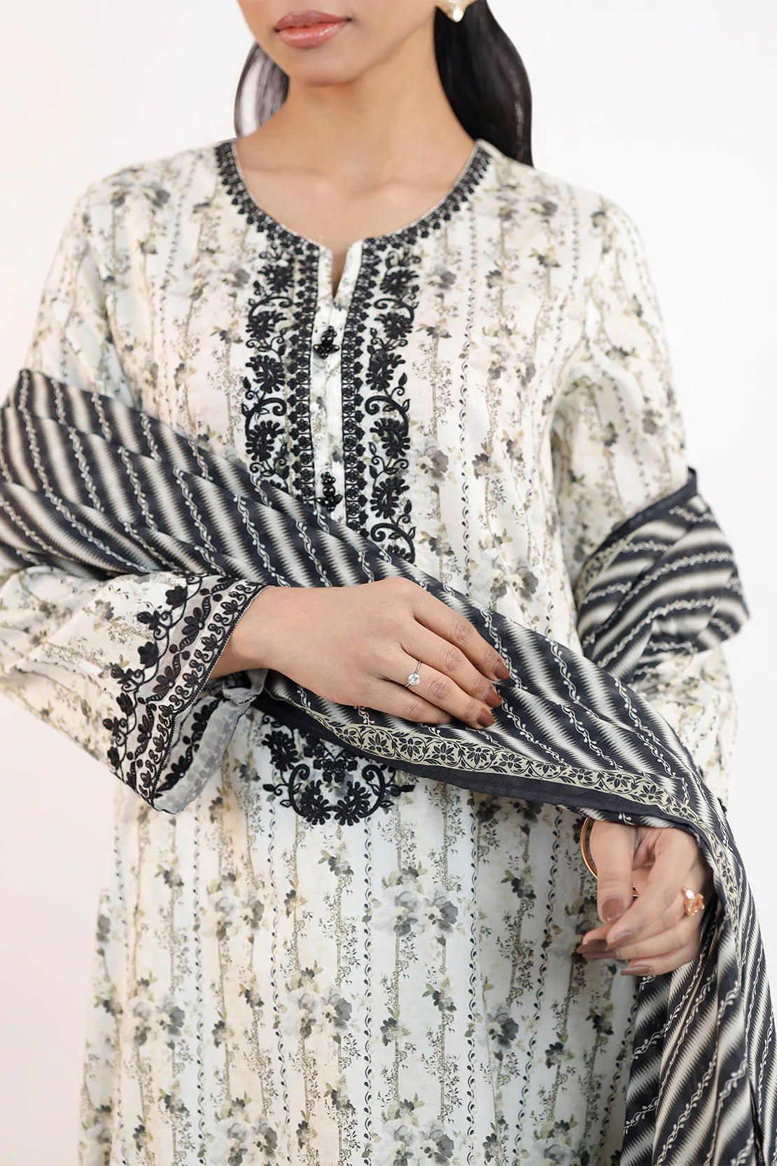 Stitched Printed Embroidered Lawn 3 Piece - Image 5