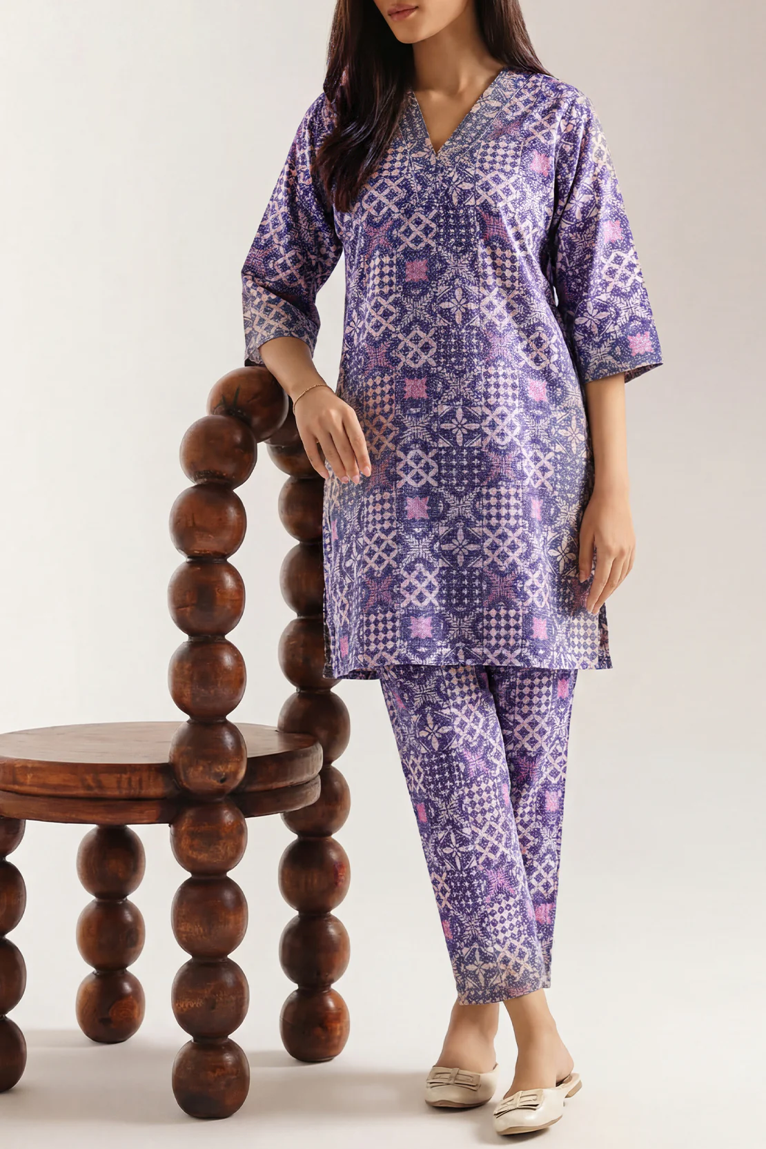 Stitched Printed Khaddar Shirt - Image 2