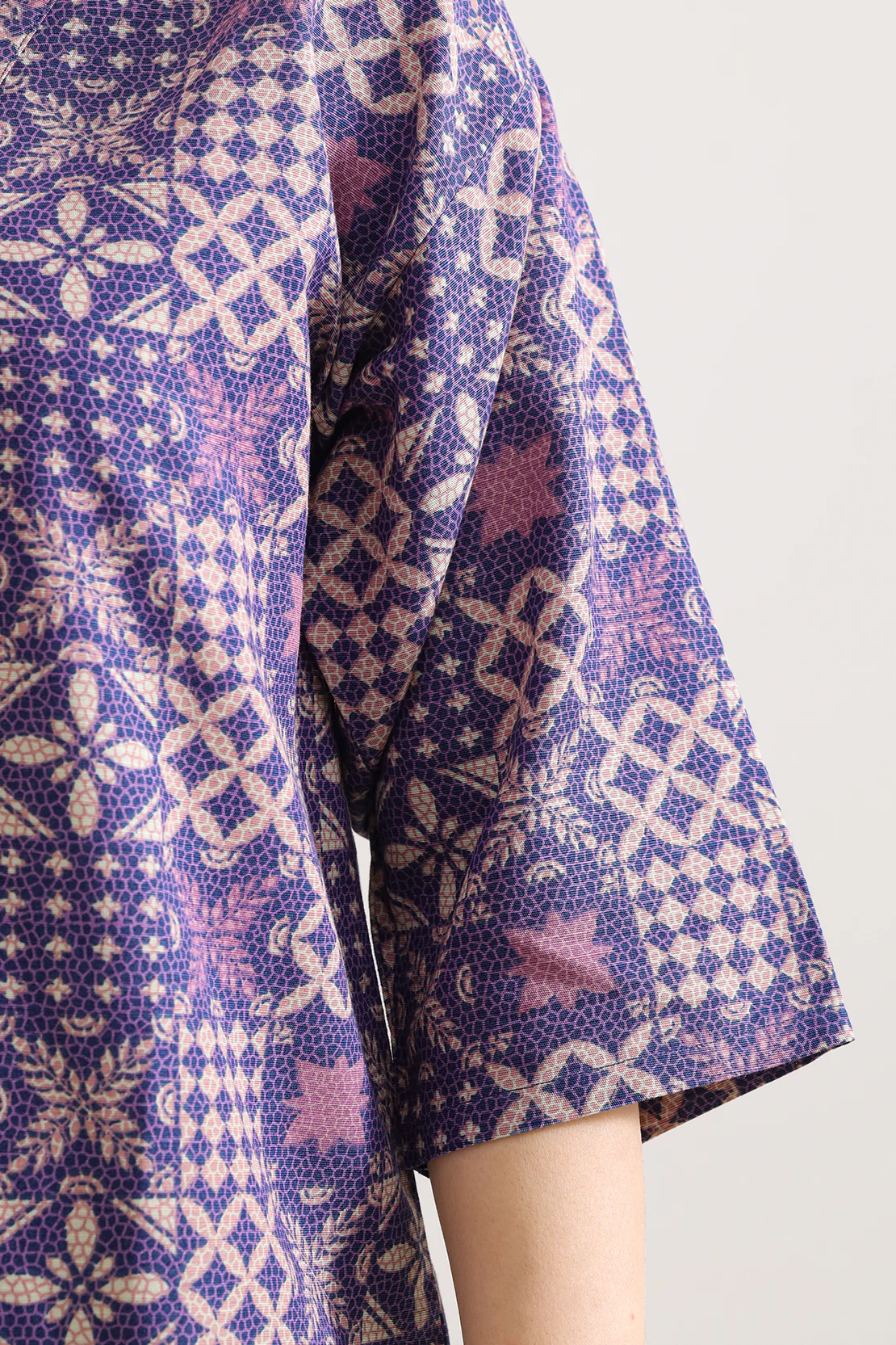 Stitched Printed Khaddar Shirt - Image 4