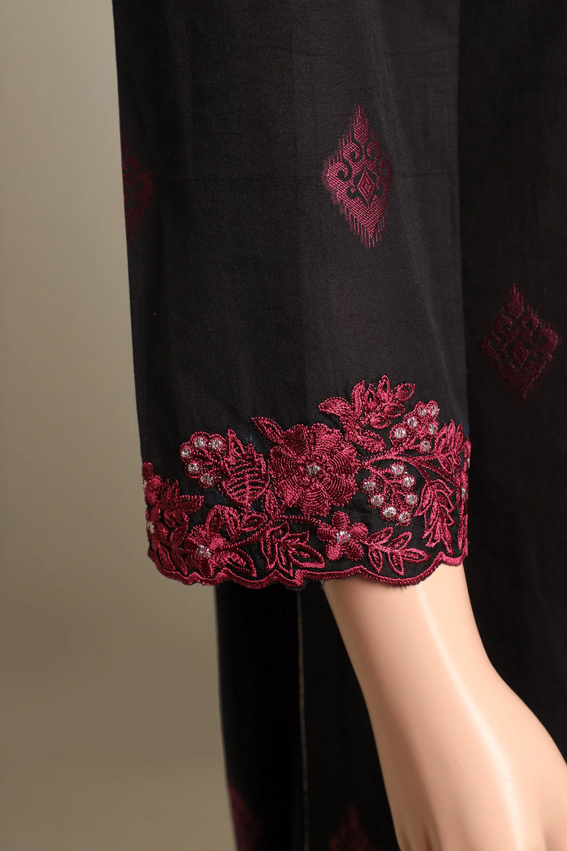 Unstitched Embroidered Jacquard Cotton 3 Piece - Image 4