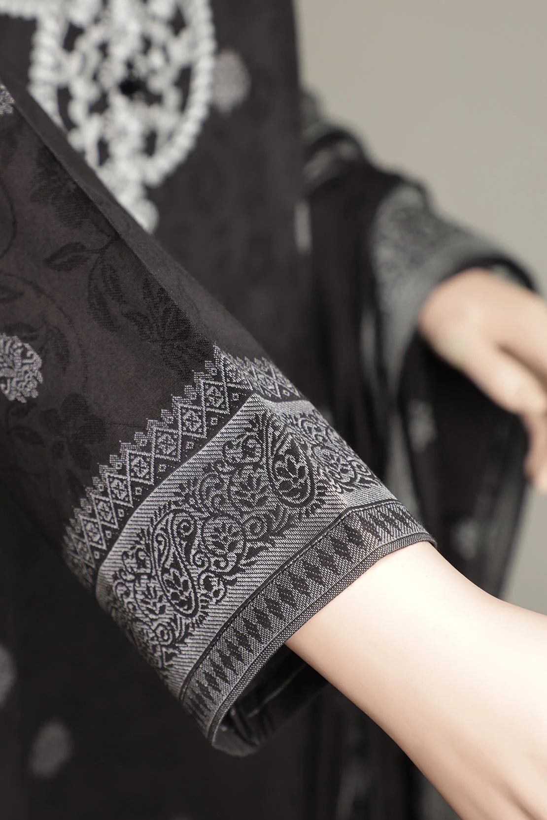 Unstitched Emb Jacquard Cotton 3 Piece - Image 5