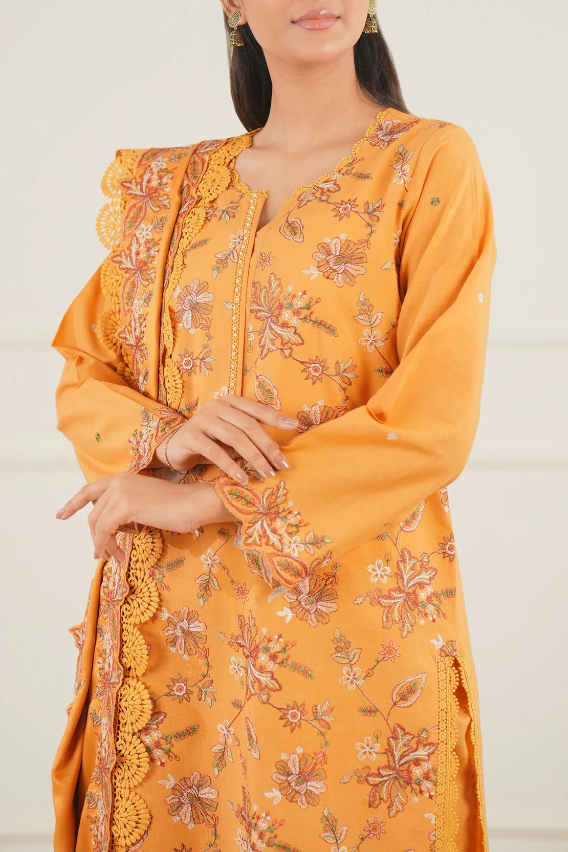 Unstitched Embroidered  Arabic Linen  3 Piece - Image 4