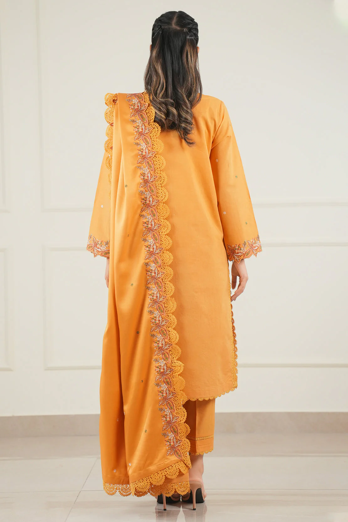 Unstitched Embroidered  Arabic Linen  3 Piece - Image 6