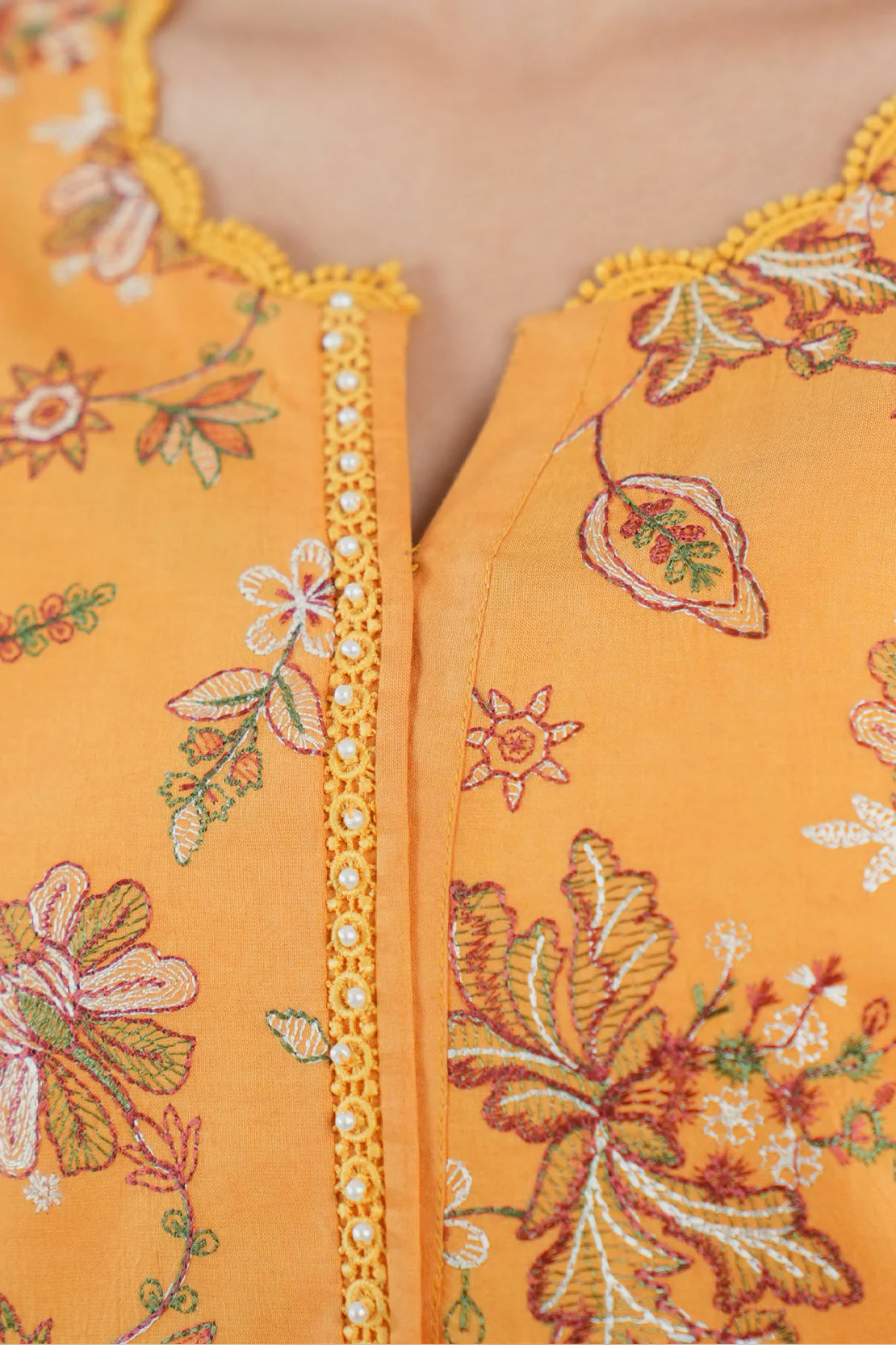 Unstitched Embroidered  Arabic Linen  3 Piece - Image 7