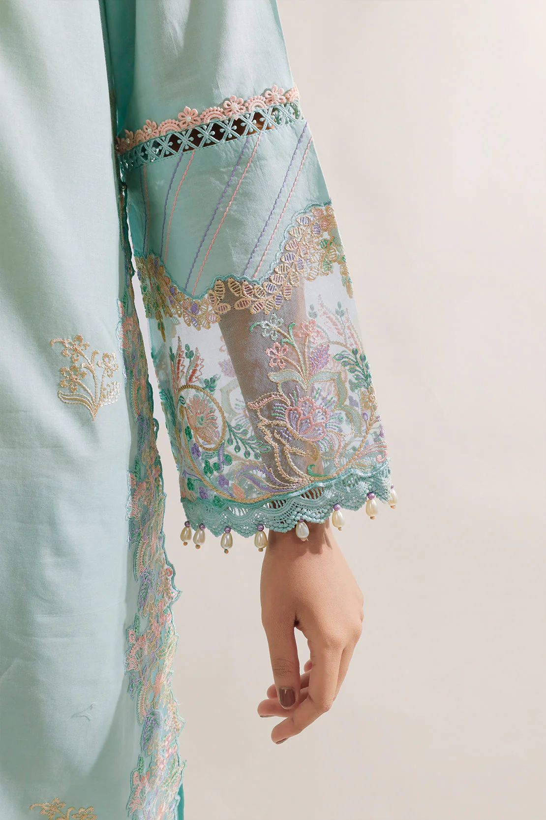 Unstitched Embroidered Cambric 3 Piece With Chiffon Dupatta - Image 5